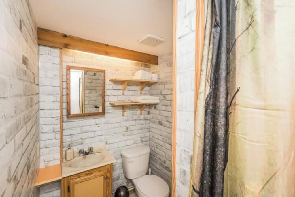 Photo of Bathroom in Division No. 11
