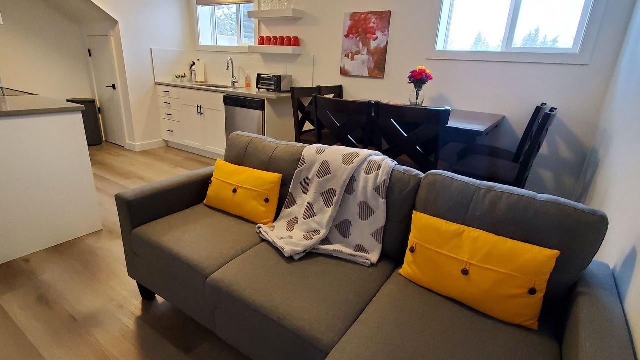 Photo of Livingroom in Southeast Edmonton