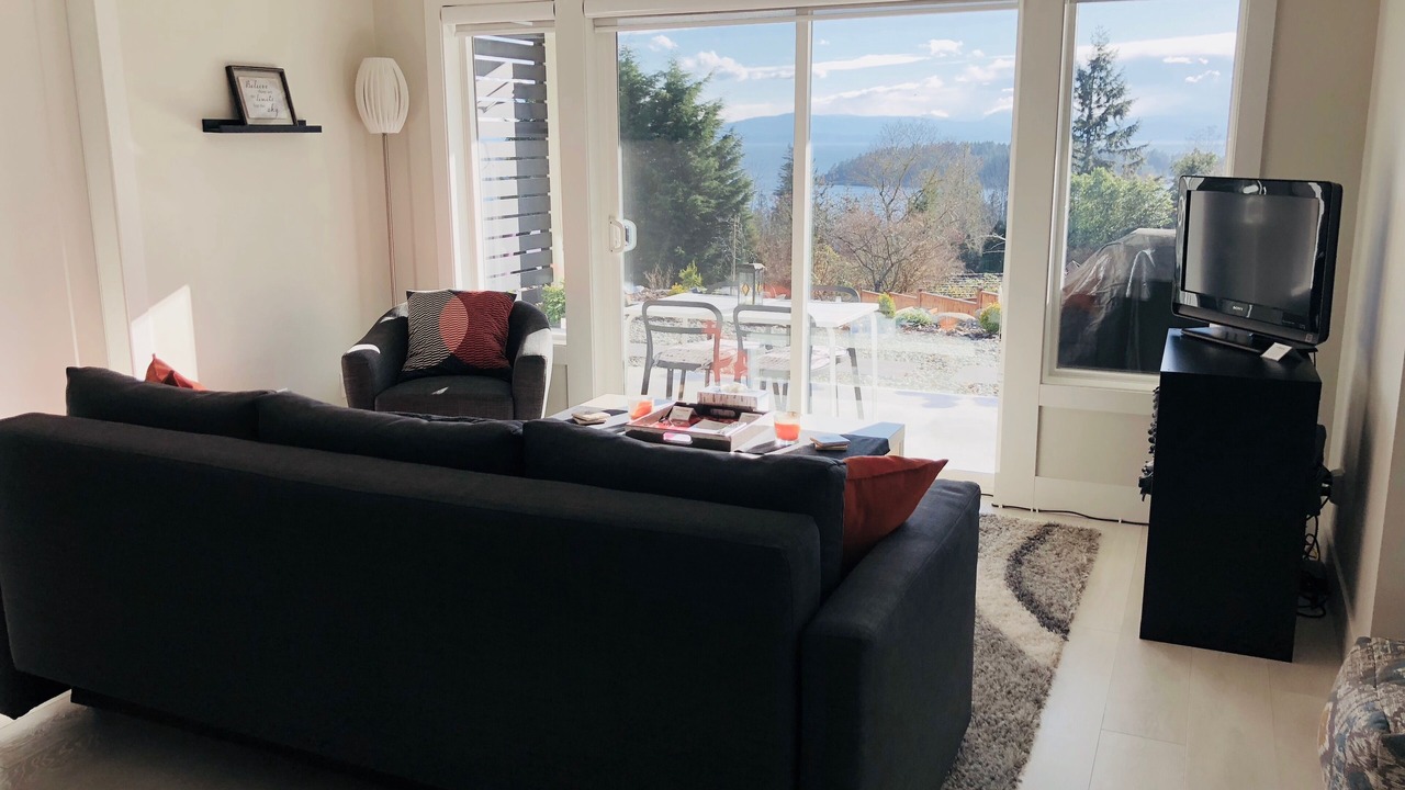Photo of Livingroom in West Sechelt