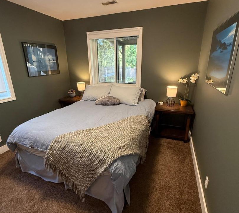 Photo of Bedroom in Departure Bay