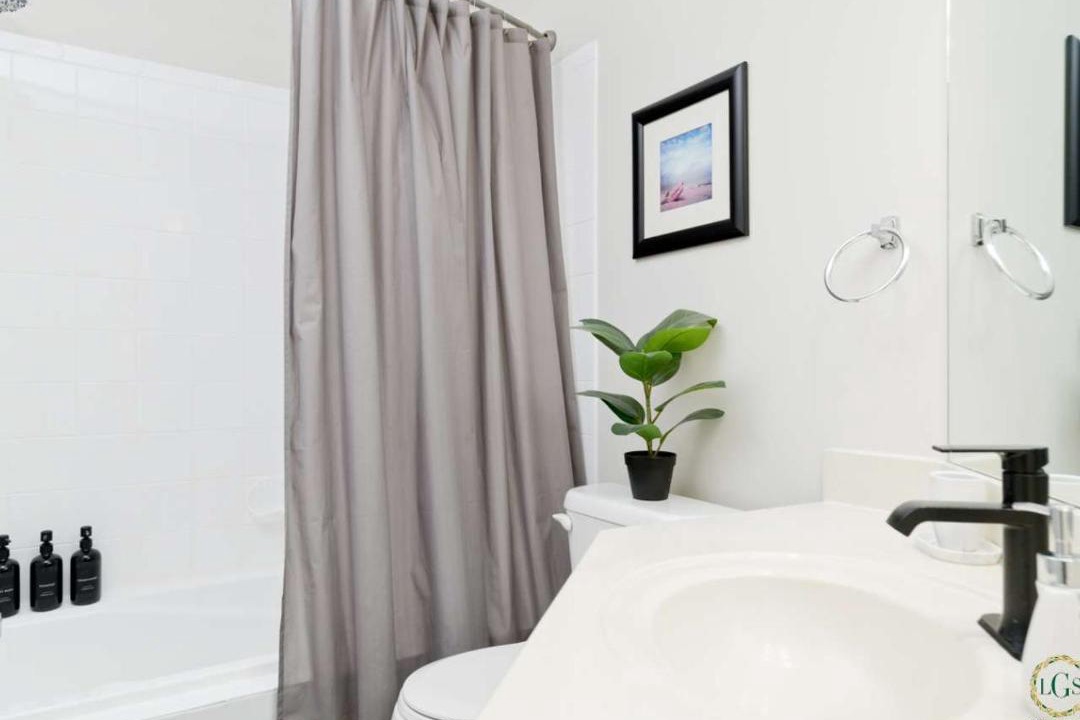 Photo of Bathroom in Arbour Lake