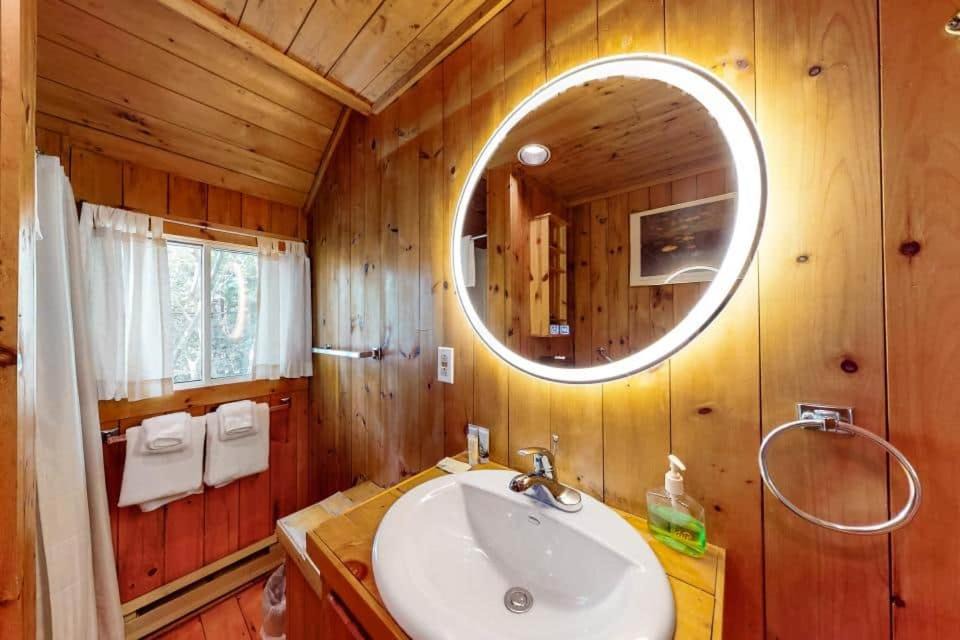 Photo of Bathroom in Wasaga Beach