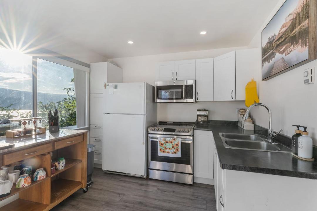 Photo of Kitchen in Okanagan-Similkameen
