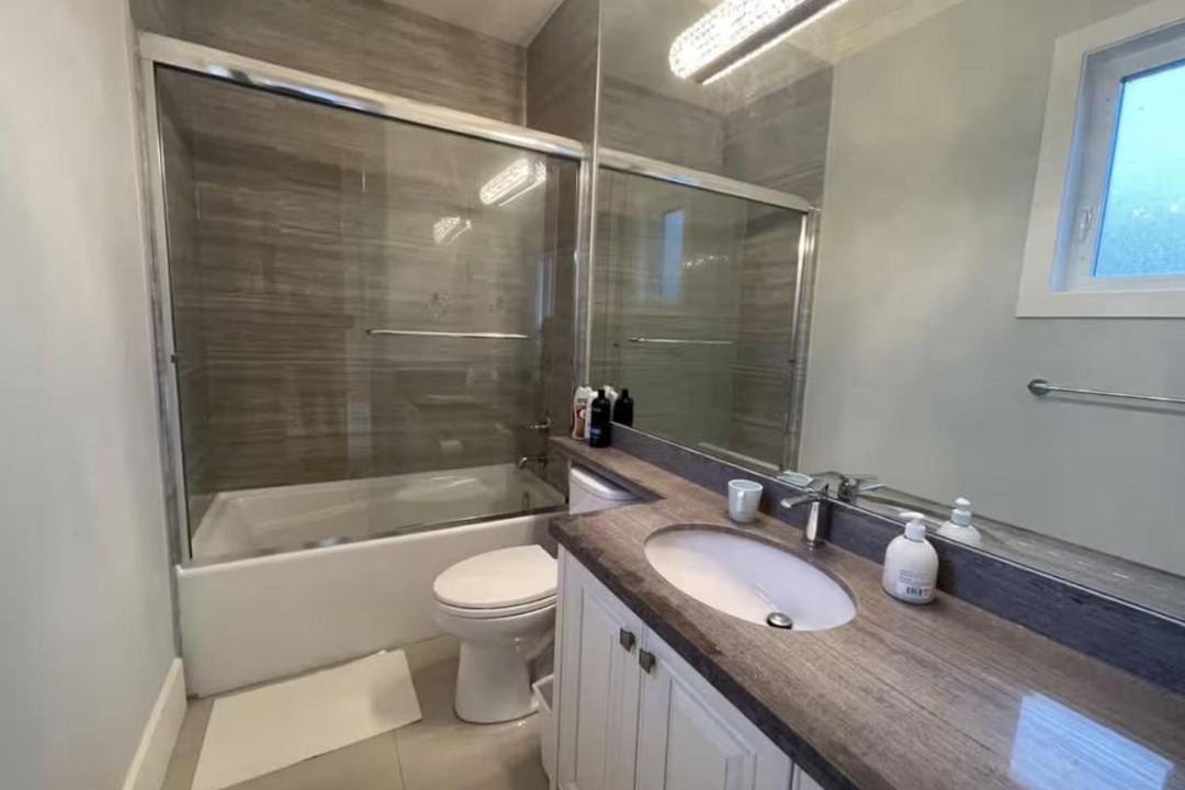 Photo of Bathroom in Steveston