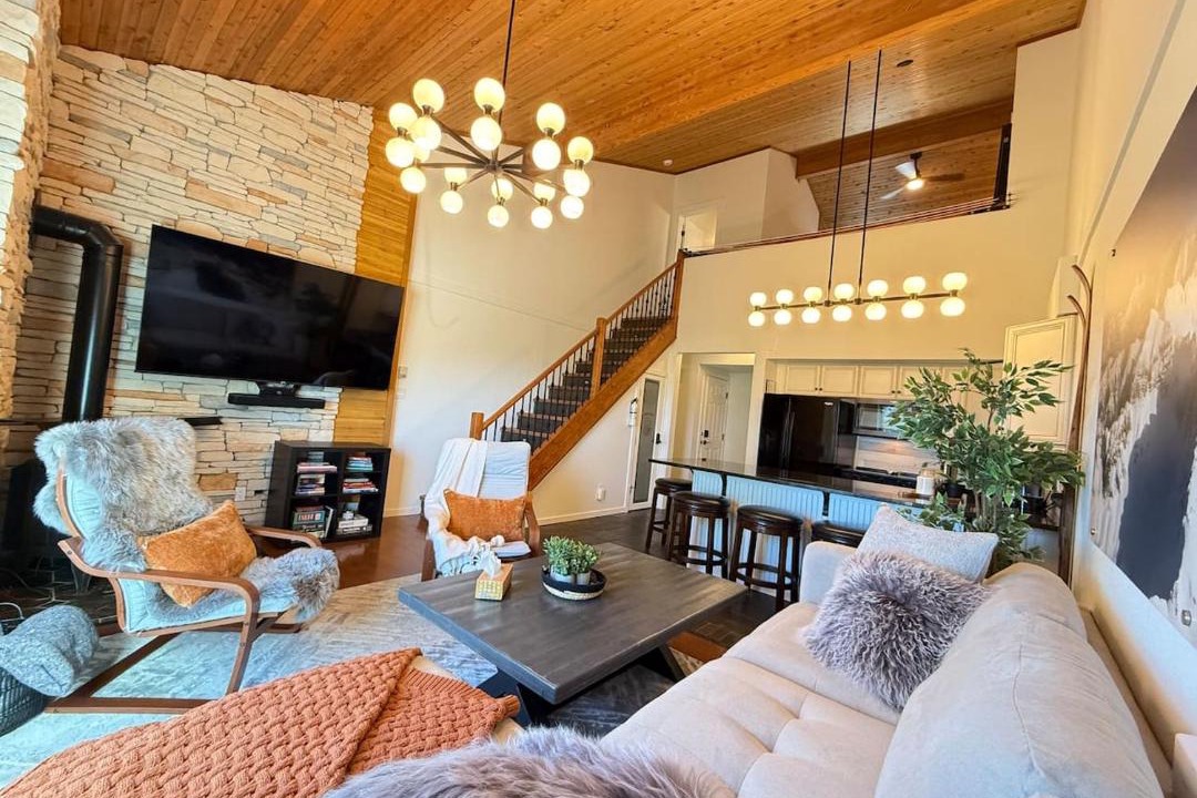 Photo of Livingroom in East Kootenay