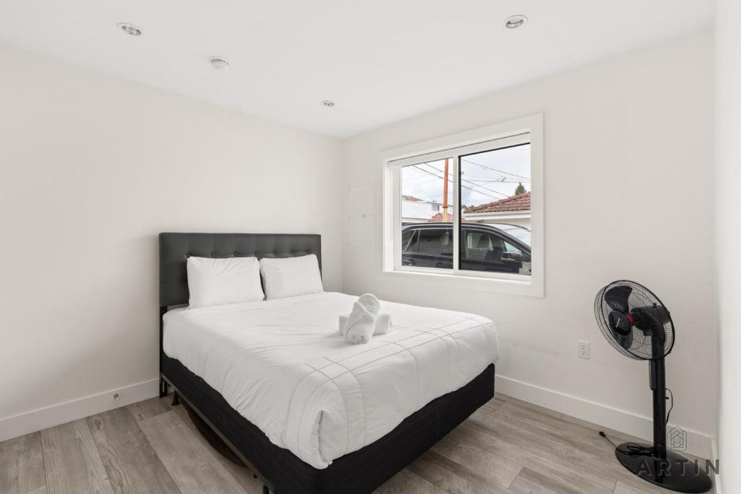 Photo of Bedroom in Sunset