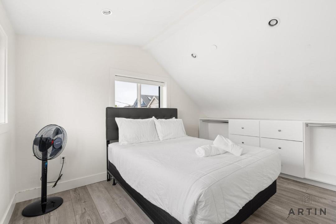 Photo of Bedroom in Sunset
