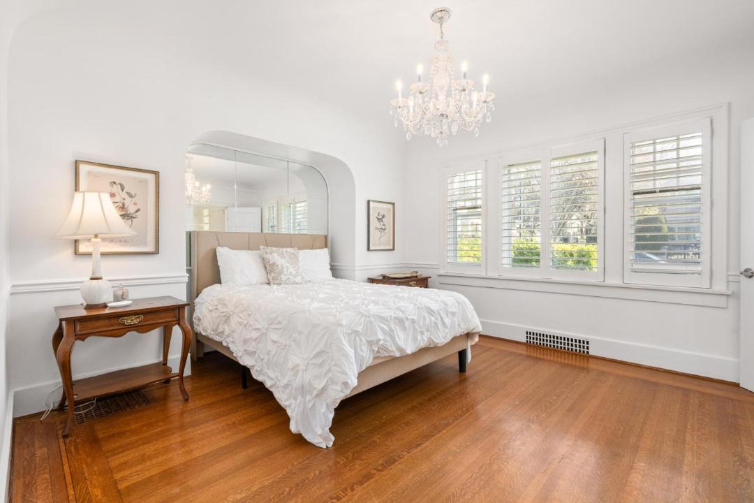 Photo of Bedroom in Oakridge