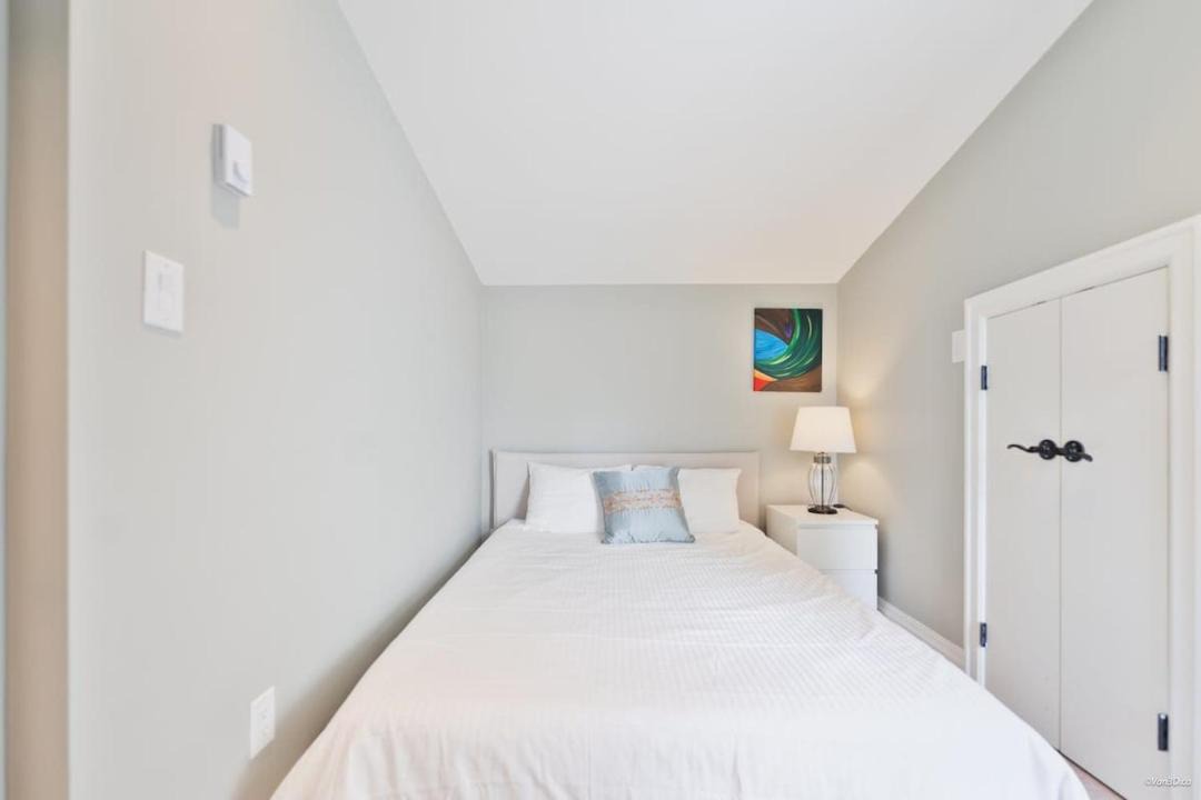 Photo of Bedroom in Sunset