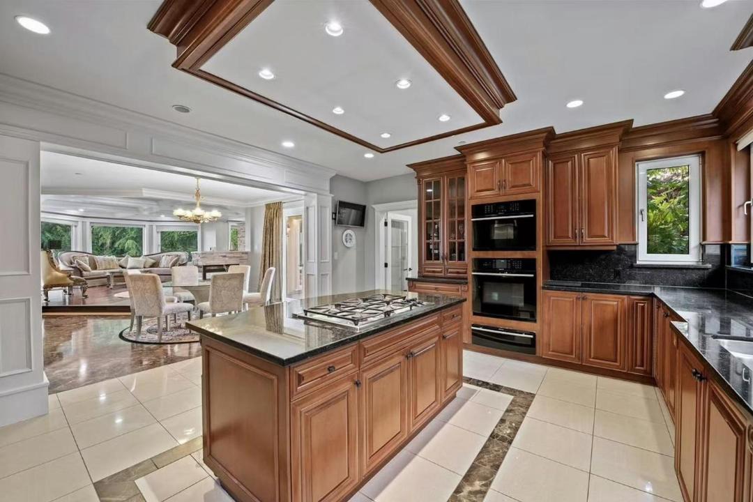 Photo of Kitchen in West Vancouver