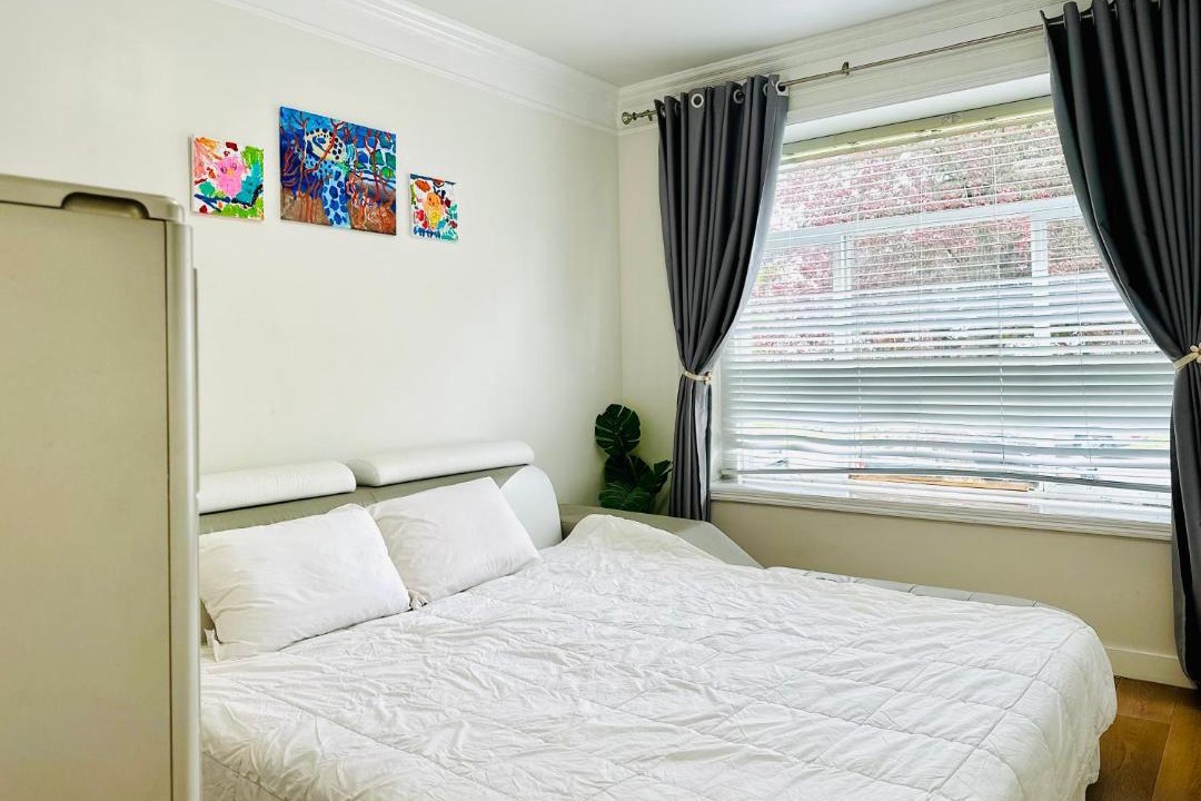 Photo of Bedroom in Renfrew-Collingwood
