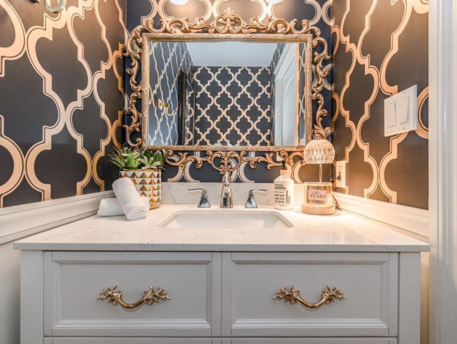 Photo of Bathroom in Booktown