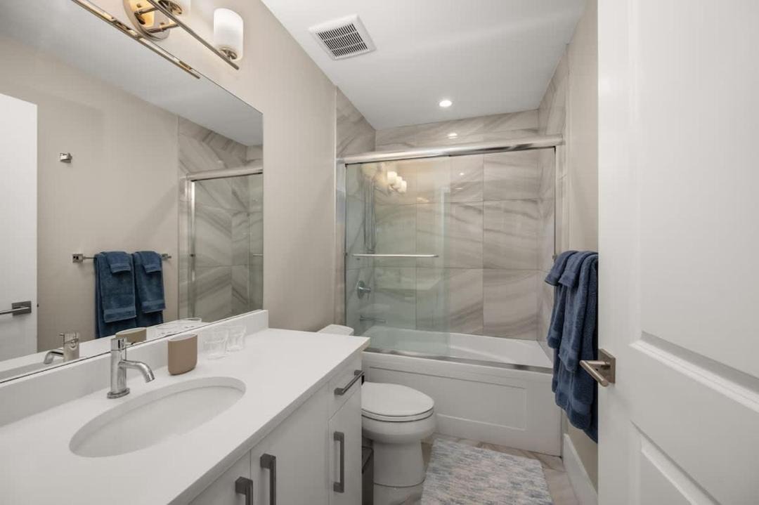 Photo of Bathroom in Sunset