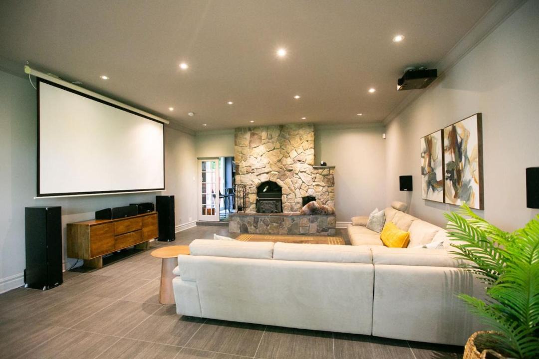 Photo of Livingroom in Caledon