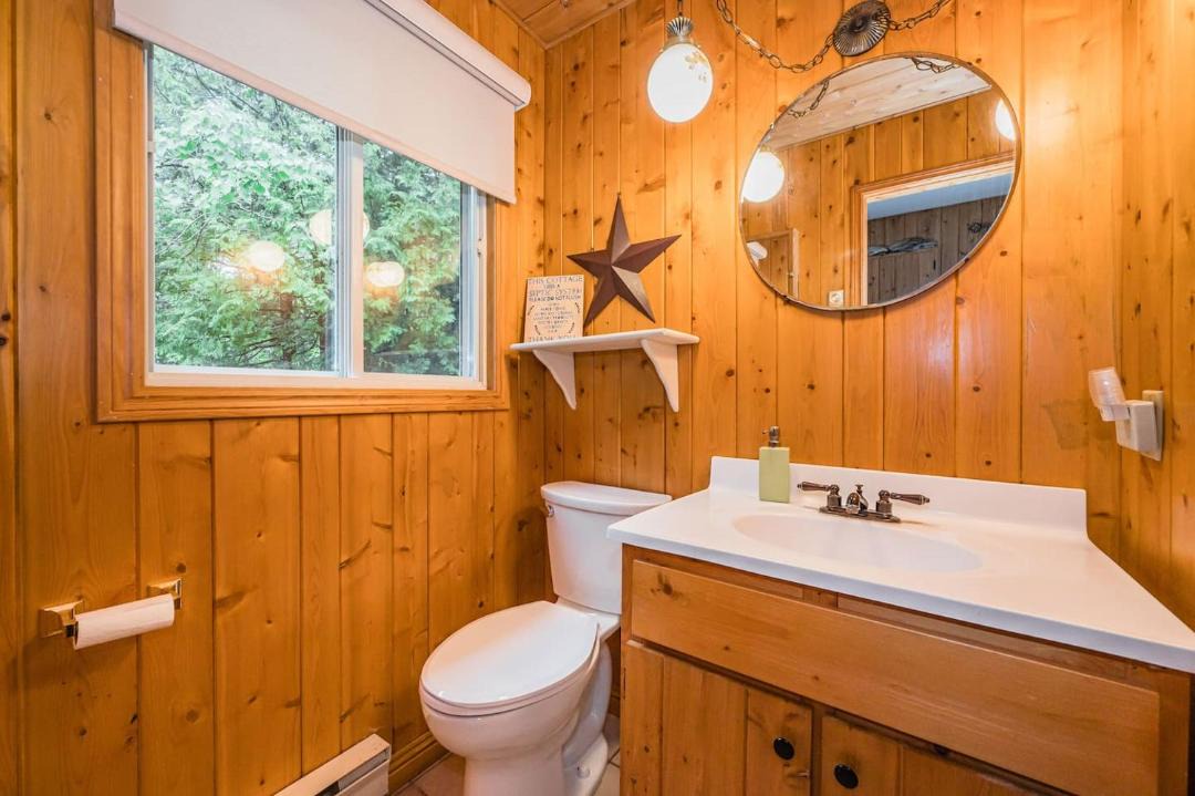 Photo of Bathroom in Tobermory