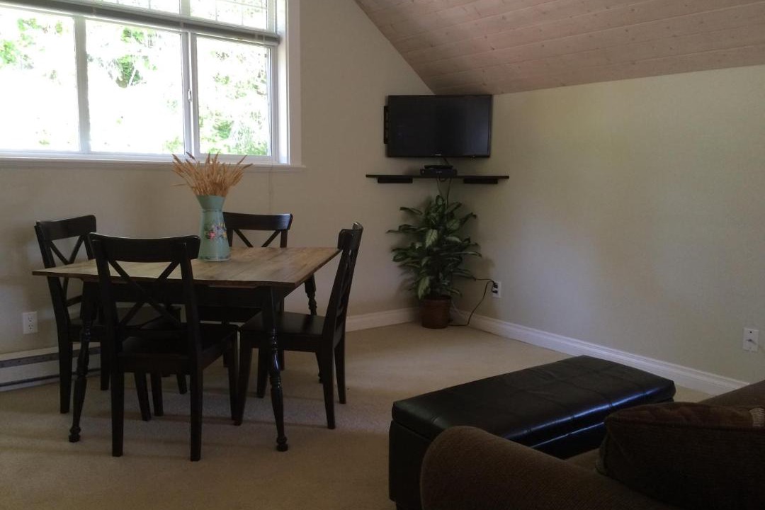 Photo of Livingroom in Brentwood Bay