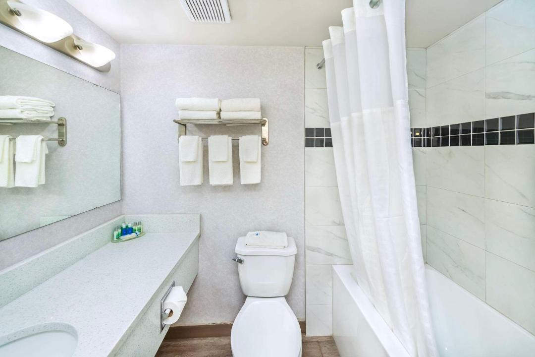 Photo of Bathroom in Edson