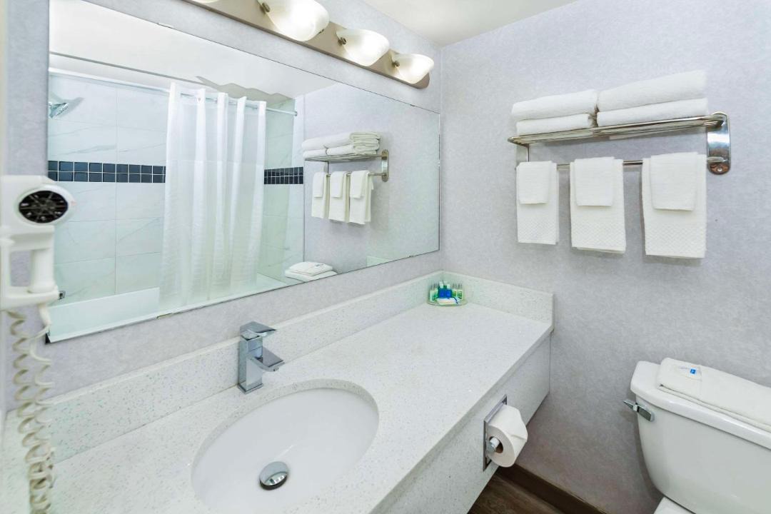 Photo of Bathroom in Edson