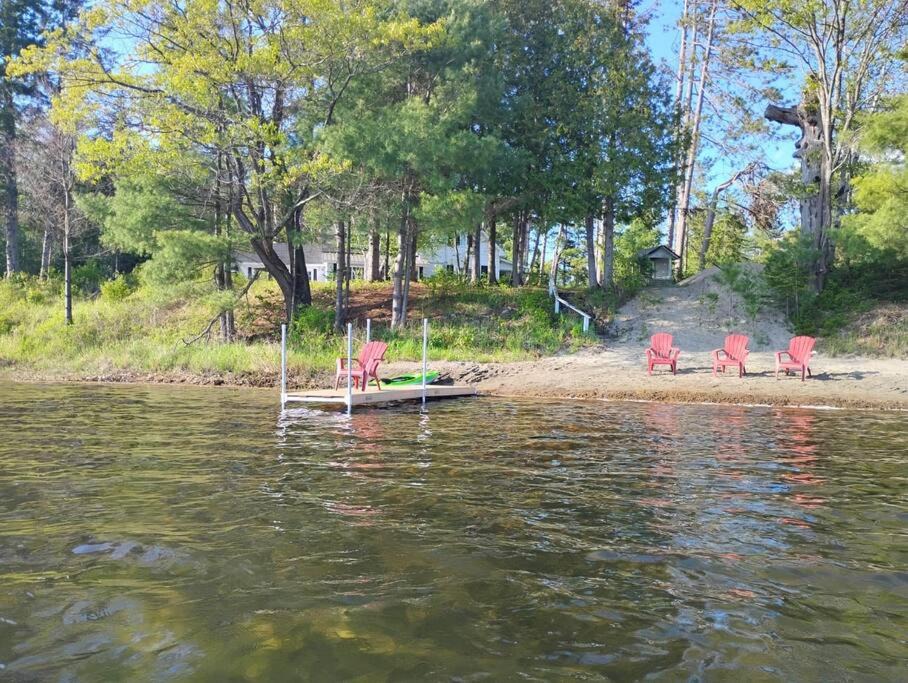 Photo of Others in Leslie-Clapham-et-Huddersfield