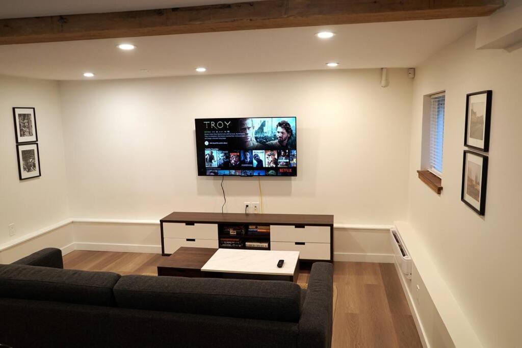 Photo of Livingroom in Riley Park