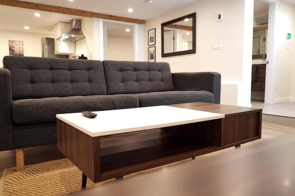Photo of Livingroom in Riley Park