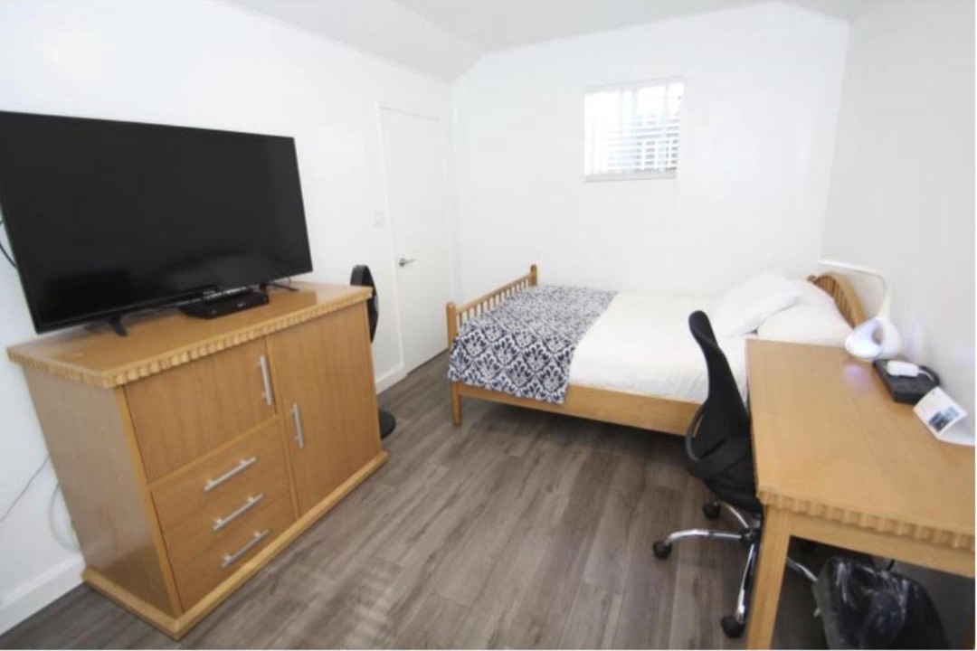 Photo of Bedroom in Harrison Hot Springs