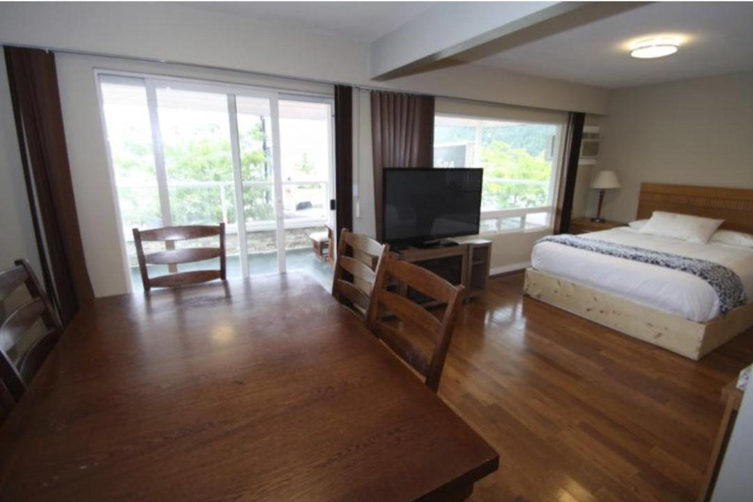 Photo of Bedroom in Harrison Hot Springs