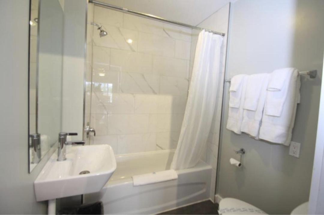Photo of Bathroom in Harrison Hot Springs