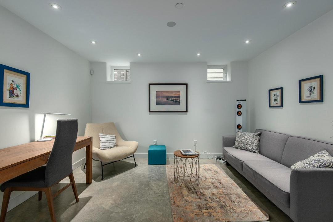 Photo of Livingroom in West Point Grey