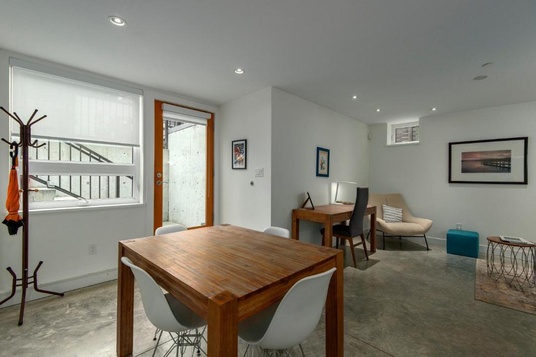 Photo of Livingroom in West Point Grey