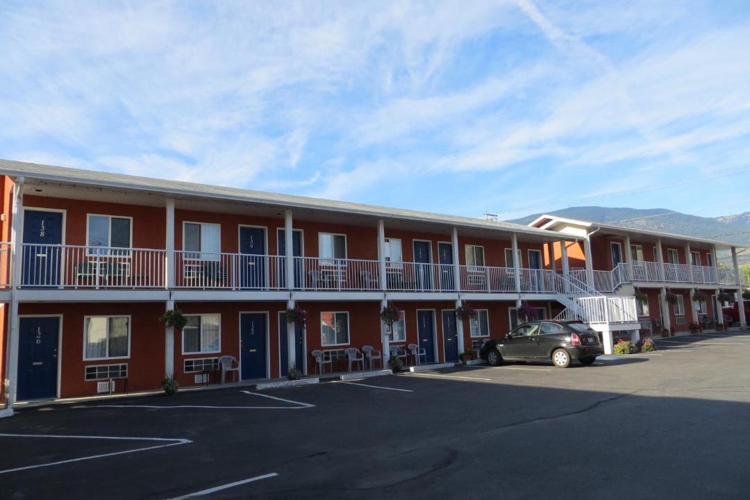 Photo of Others in Oliver