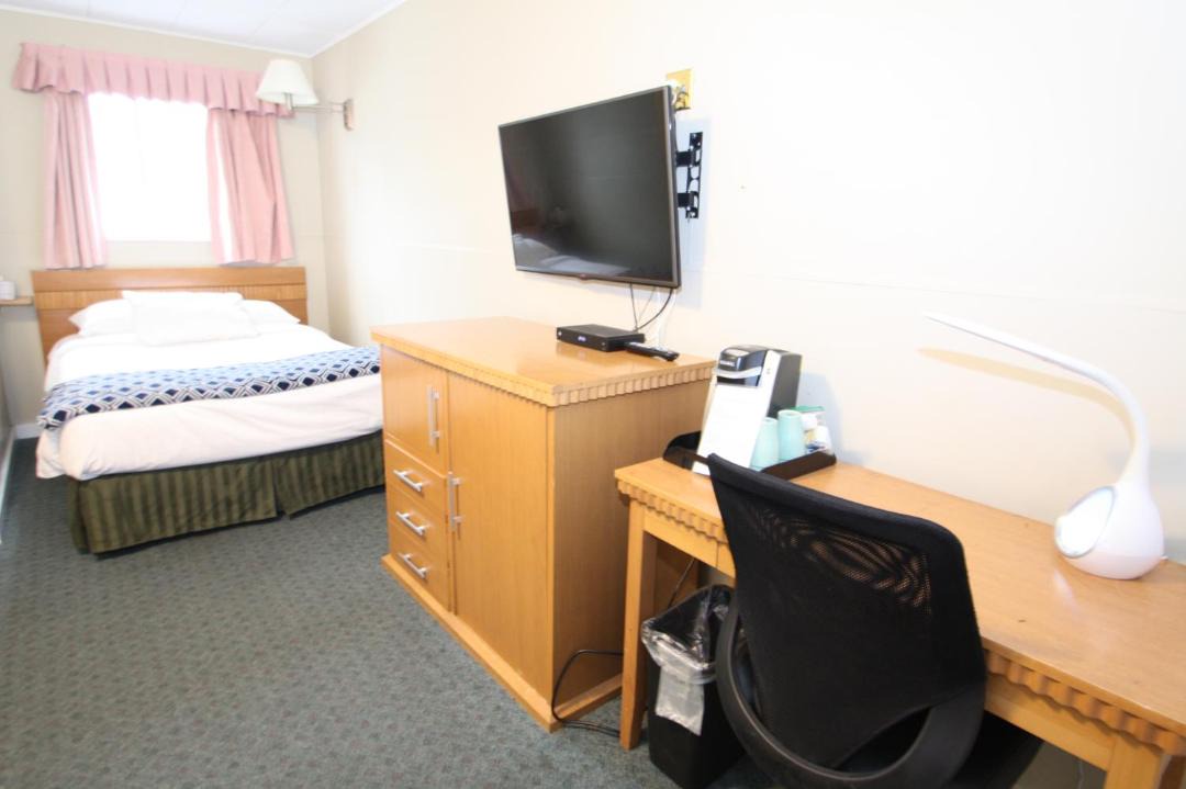 Photo of Bedroom in Harrison Hot Springs