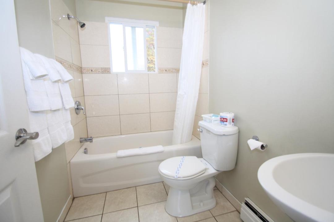 Photo of Bathroom in Harrison Hot Springs