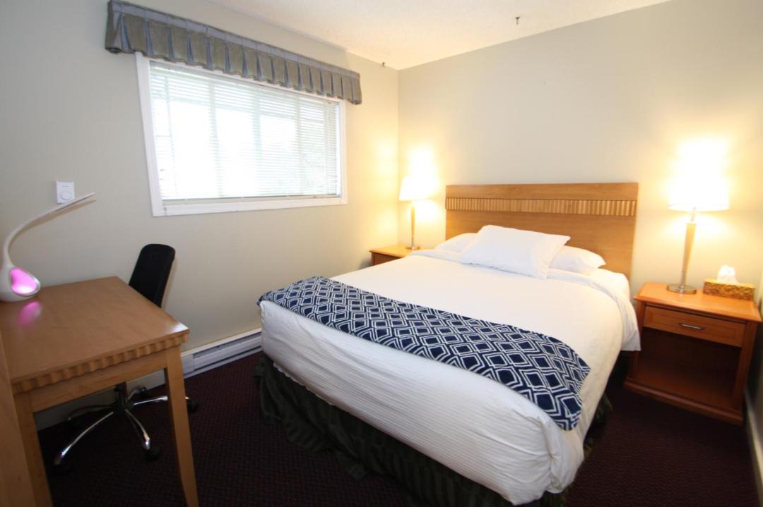 Photo of Bedroom in Harrison Hot Springs