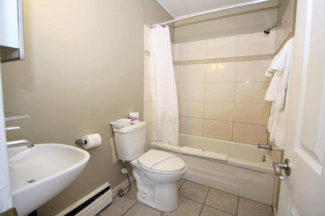 Photo of Bathroom in Harrison Hot Springs