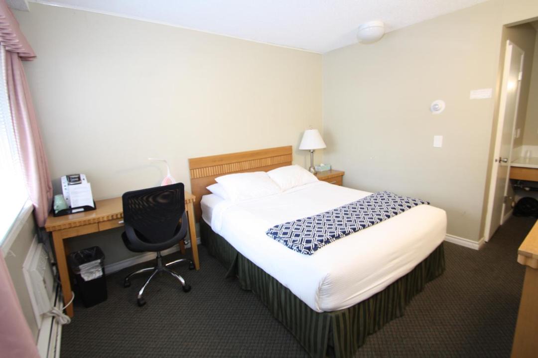 Photo of Bedroom in Harrison Hot Springs
