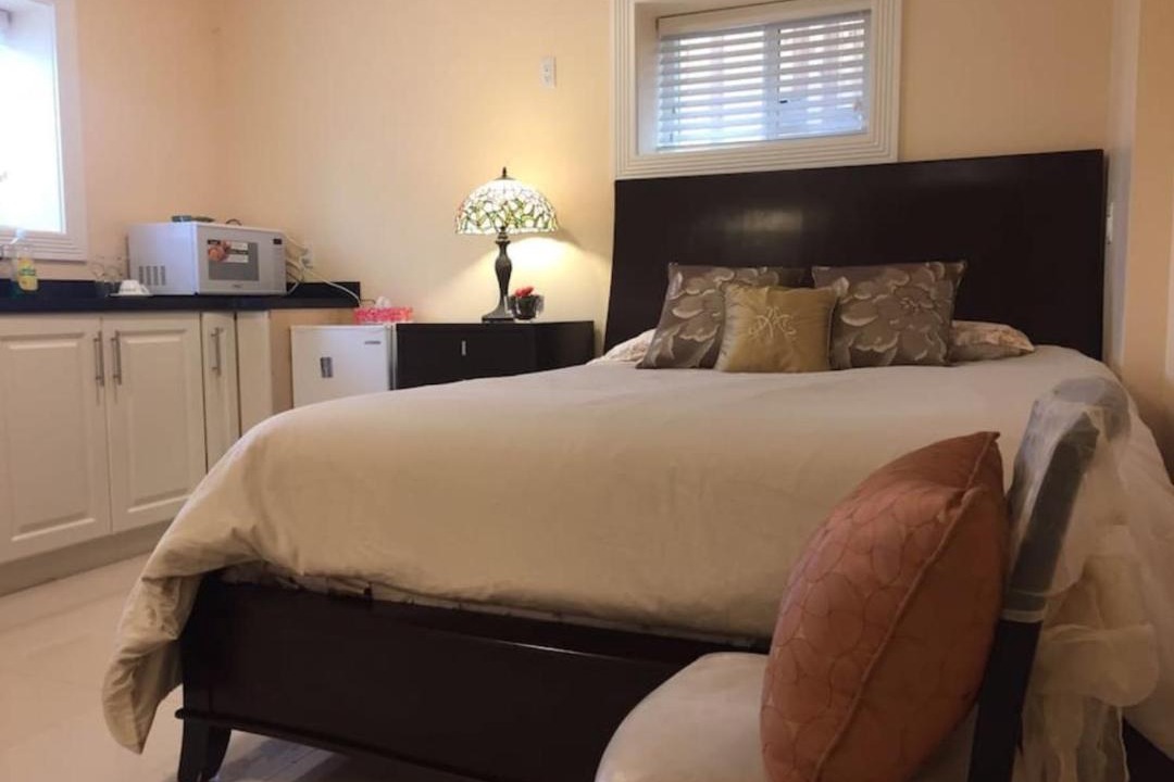 Photo of Bedroom in Renfrew-Collingwood