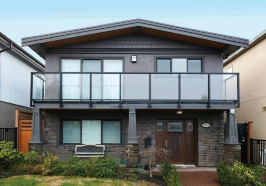 Photo of Buildings in Renfrew-Collingwood