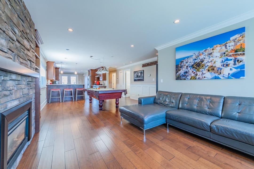 Photo of Livingroom in Renfrew-Collingwood