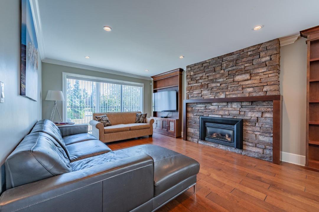Photo of Livingroom in Renfrew-Collingwood