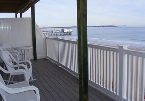 Beachfront Condo with live entertainment and 7 mile beach steps away