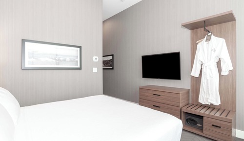 Studio Suite, 1 King Bed, Kitchenette
