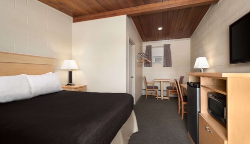 Standard Room, 1 Queen Bed, Smoking