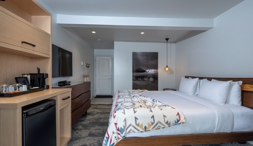 Deluxe Studio, 1 King Bed, Ocean View
