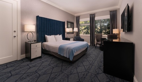 Standard Room, 1 King Bed, Non Smoking (Prestige Floor)