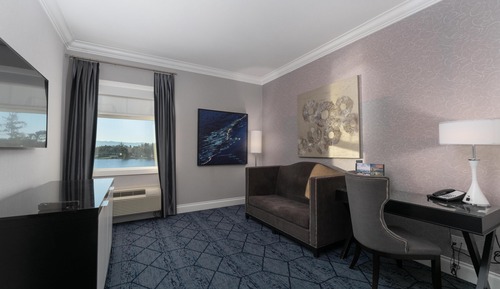 Suite, 1 King Bed, Non Smoking (Living Room, Prestige Floor)