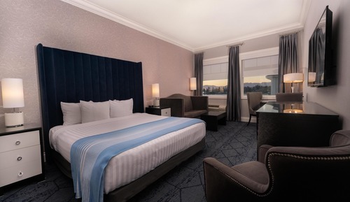 Standard Room, 1 King Bed, Non Smoking, Courtyard View (Prestige Floor)