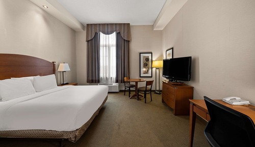Standard Room, 1 King Bed, Accessible, Kitchenette