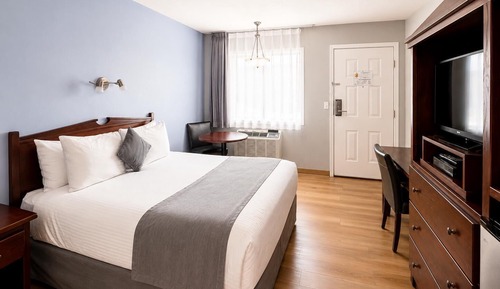 Standard Room, 1 Queen Bed