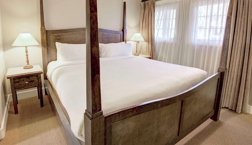 Villa, 1 Bedroom, Lake View (2 Queen Beds)
